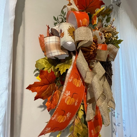 Handmade Grapevine Wreath - Fall wreath - Picture 8 of 13